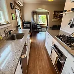 Birch Tree Cottage - 3 Bed 2 Bath Vacation Home In Seattle